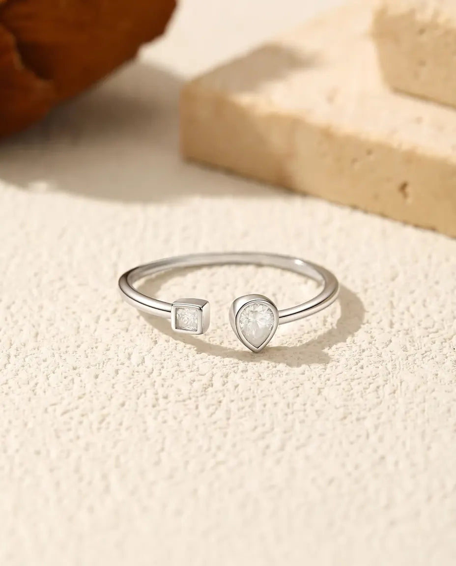 Anillo Abierto con Moissanita - pera de 0,30 ct y cuadrada de 0,08 ct color D / VVS1, plata 925, ajustable