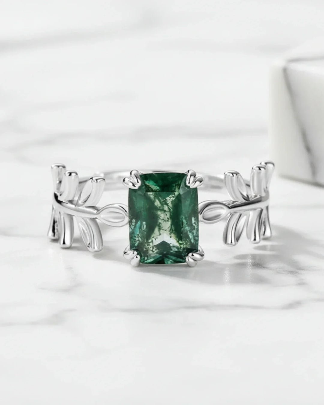 Anillo de ágata musgosa talla esmeralda – aro abierto de hojas en plata de ley 925, joya de inspiración natural
