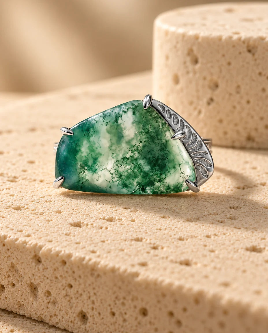 Anillo de ágata musgosa forma libre 11x15 mm - vista frontal