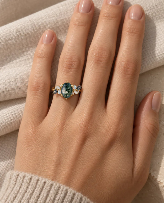 Anillo de ágata musgosa - llevado en la mano