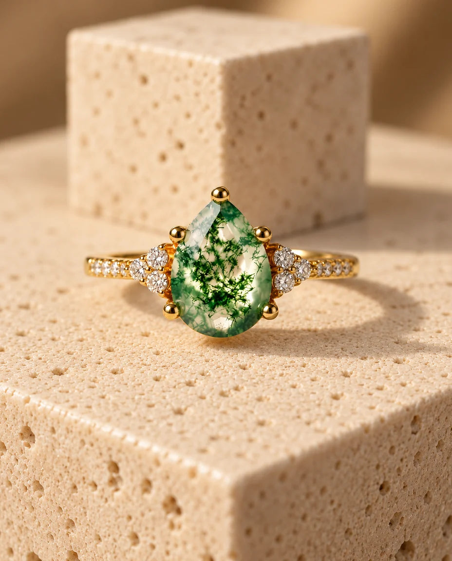 Anillo de ágata musgosa talla pera - vista frontal