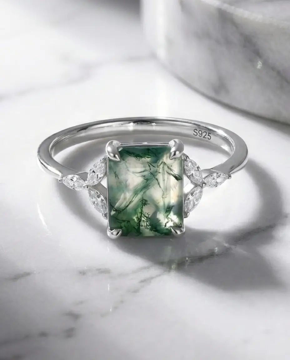 Anillo de ágata musgosa – talla esmeralda de 7x9 mm con circonitas en motivo de hojas, plata de ley 925