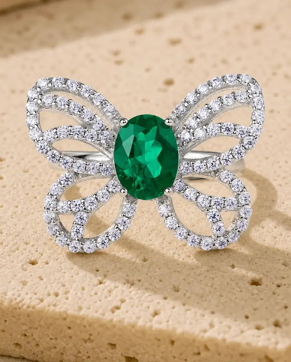 Anillo de esmeralda redonda creada en laboratorio – mariposa en pavé con aro abierto ajustable, plata de ley 925