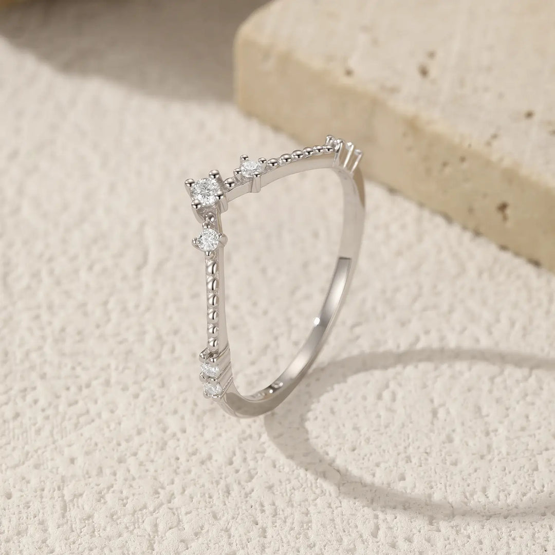 Anillo de moissanita – alianza fina de plata de ley 925, color D y pureza VVS1 con certificado GRA