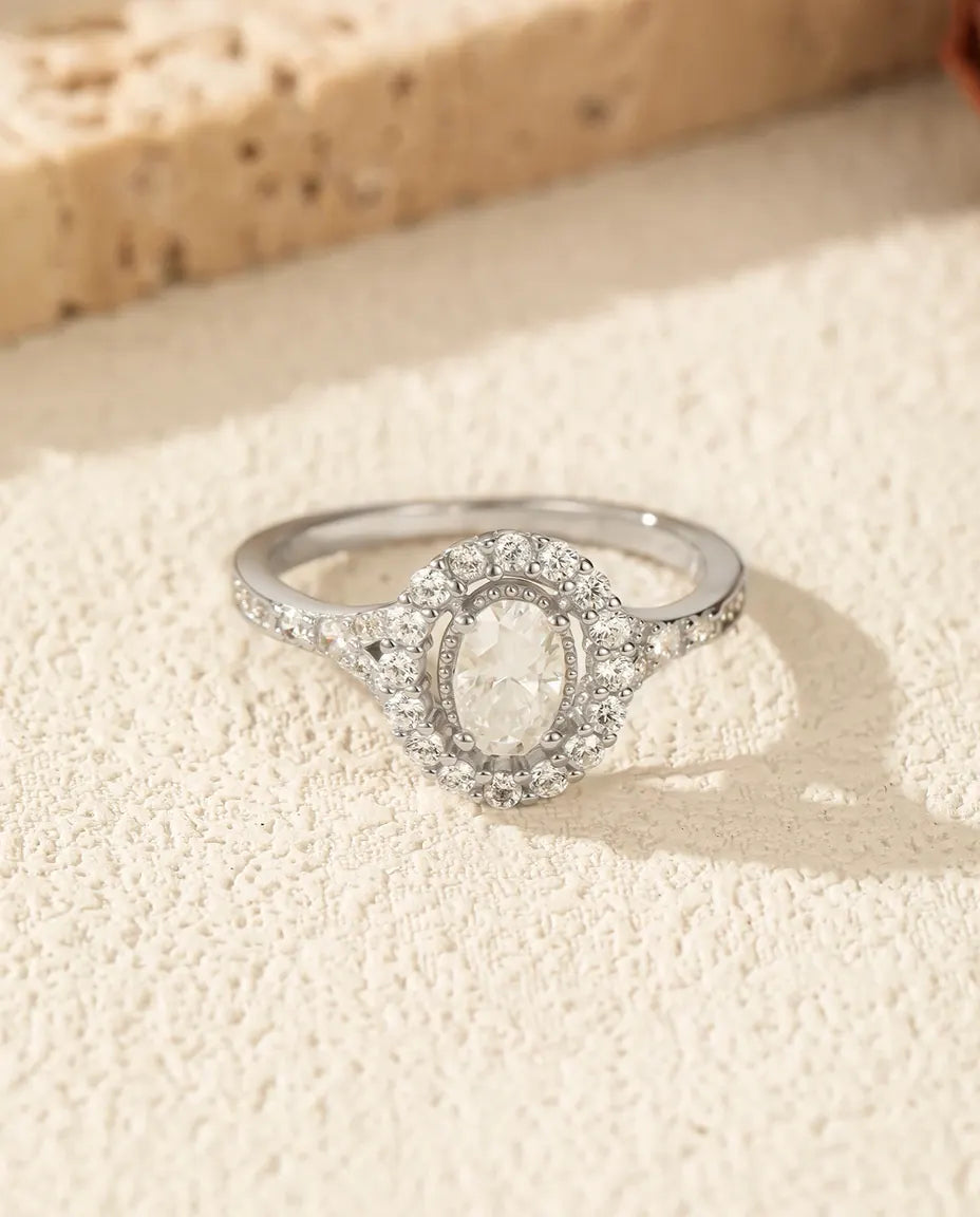 Anillo de moissanita ovalada 0,5 ct – doble halo y hombros en pavé, plata de ley 925
