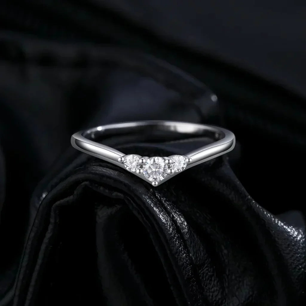 Anillo de moissanita – tres piedras color D VVS1 con certificado GRA, aro fino de plata de ley 925