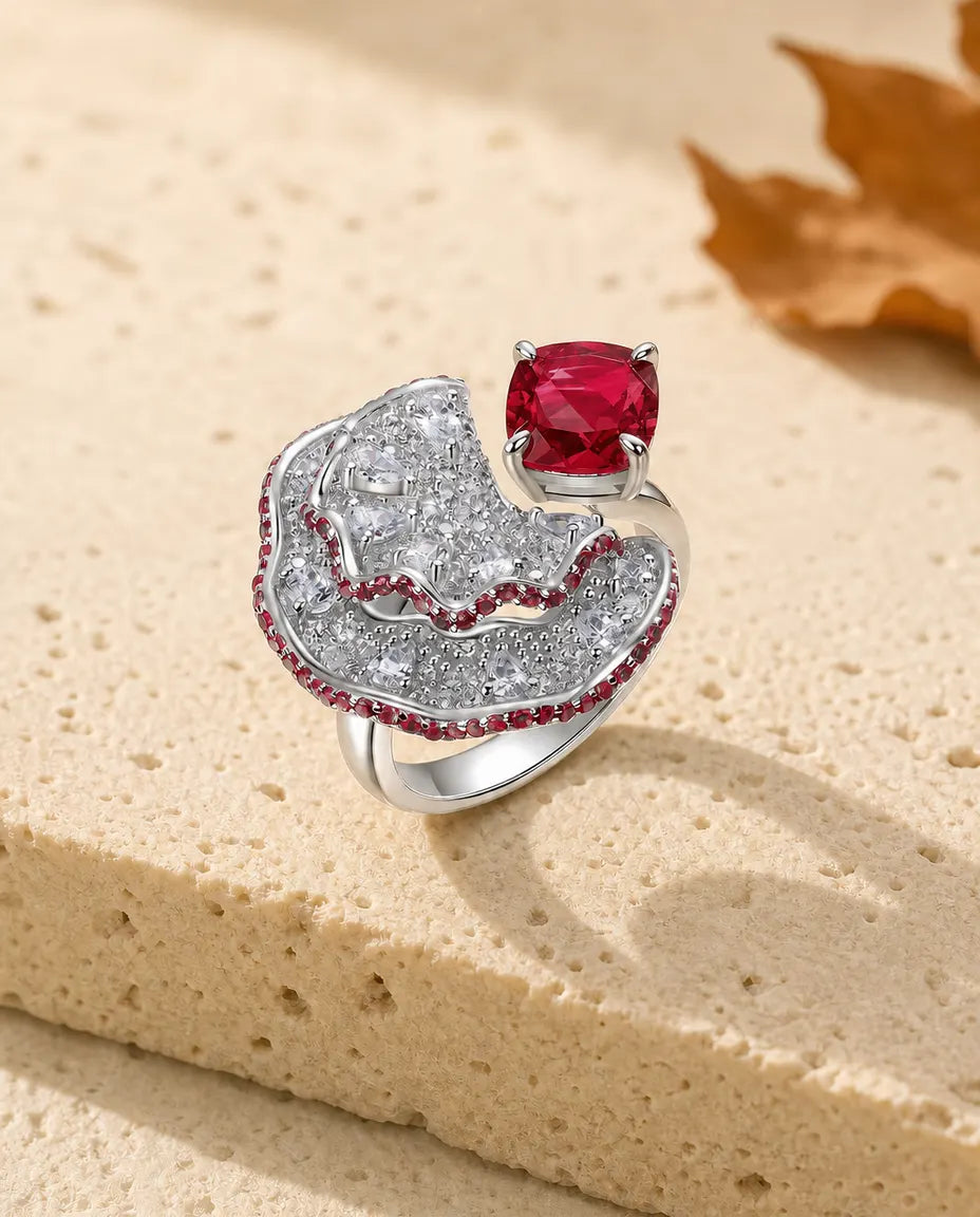 Anillo de rubí en abanico – cóctel con pavé de circonitas en plata de ley 925, aro abierto