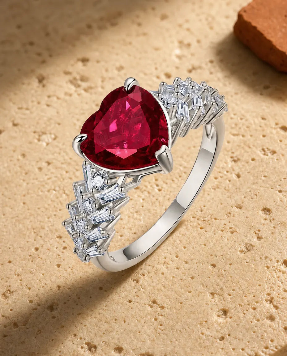 Anillo de rubí – corazón creado en laboratorio con cascada de circonitas Art Déco en plata de ley 925