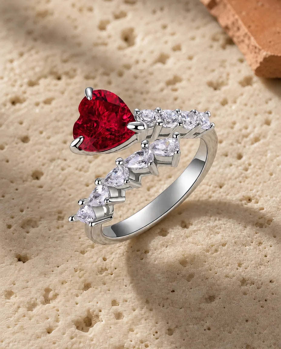 Anillo de rubí corazón con estela de estrella fugaz – aro abierto ajustable en plata de ley 925