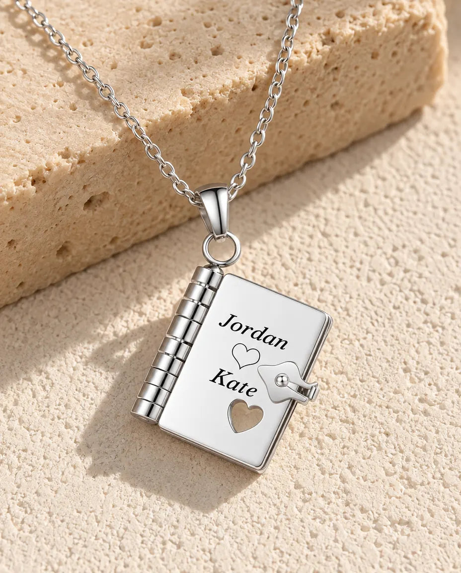 Collar Personalizado con Colgante de Libro - Mini Cuaderno Grabado con 3 Mensajes, Acero Inoxidable Plateado o Dorado
