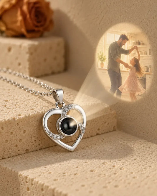 Collar con foto dentro - proyecta la foto oculta en la pared