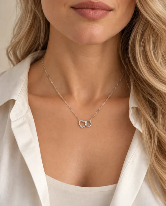 Collar personalizado - llevado por una modelo