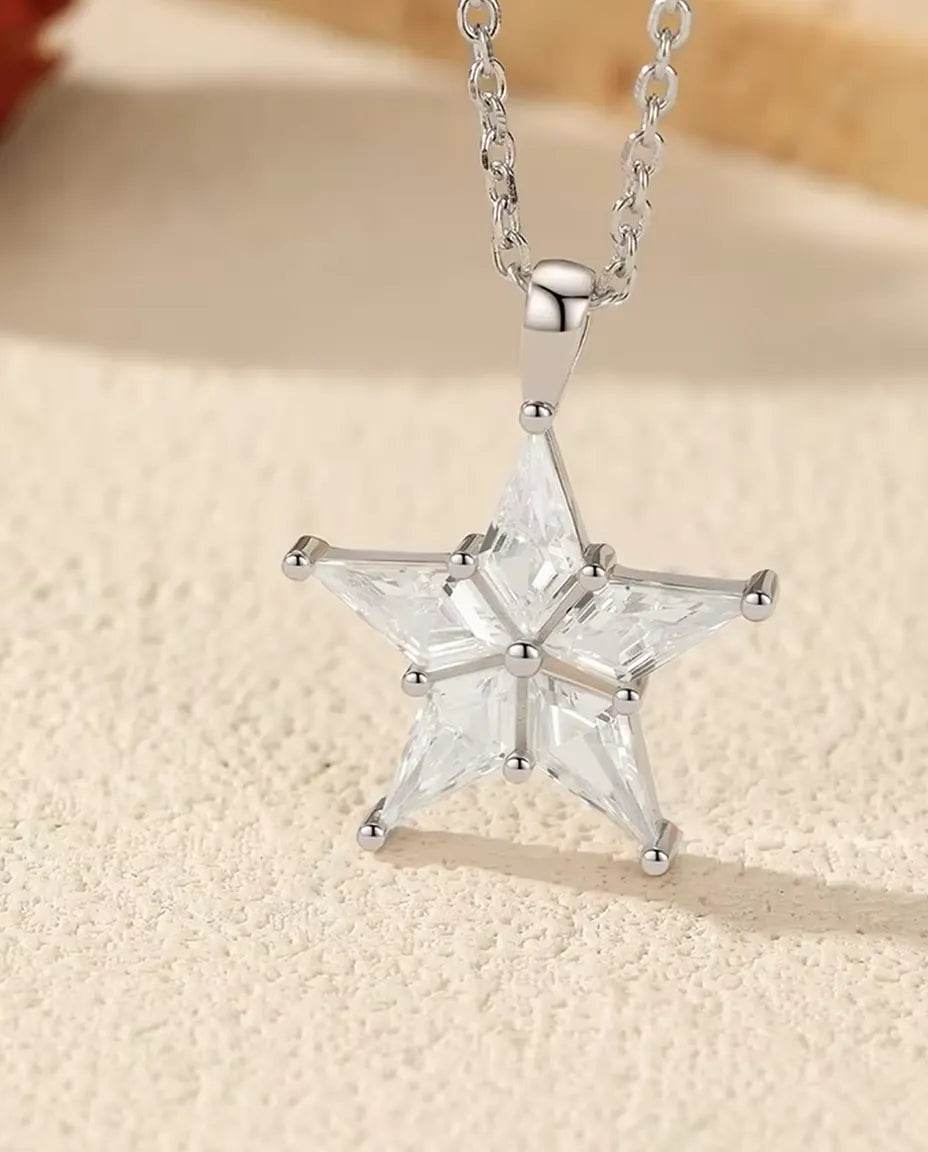 Collar Estrella de Circonita - estrella de cinco piedras talla cometa, 18 mm, cadena 40+5 cm, plata 925