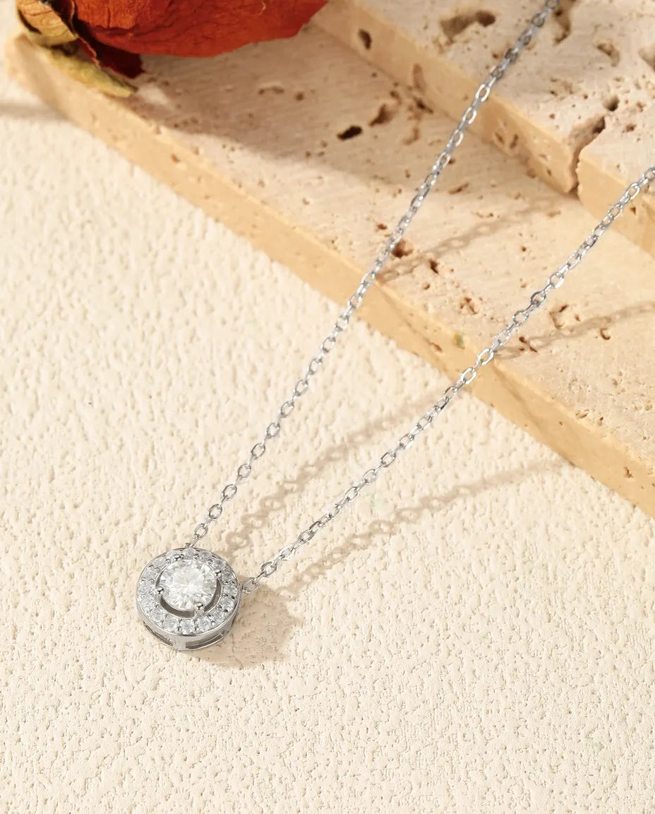 Collar de Moissanita con Halo Redondo – 0,5 ct color D VVS1 de 5 mm, plata de ley 925