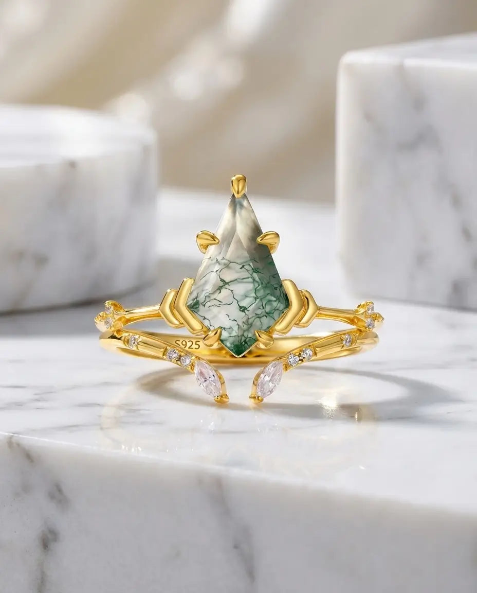 Anillos de ágata musgosa – dúo en talla cometa de 7x12 mm con baño de oro y aro abierto ajustable
