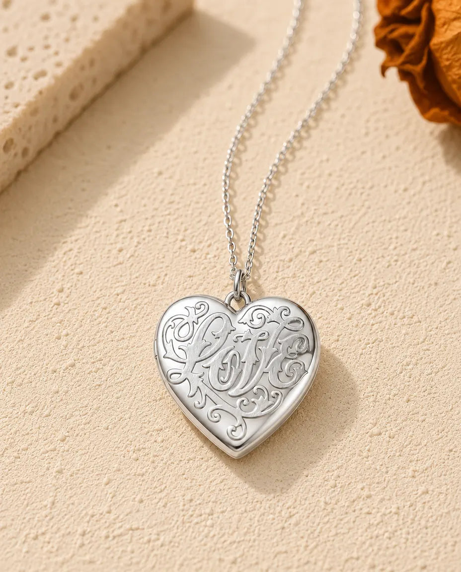 Medallón Corazón Love con 2 Fotos - medallón con Love en relieve y dorso de nácar, plateado o dorado, cadena 45+5 cm