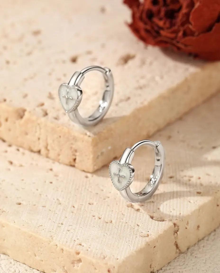 Pendientes de Aro con Corazón y Cruz - corazón blanco nacarado de 5,5 x 6 mm, aro de 12,5 mm, plata 925