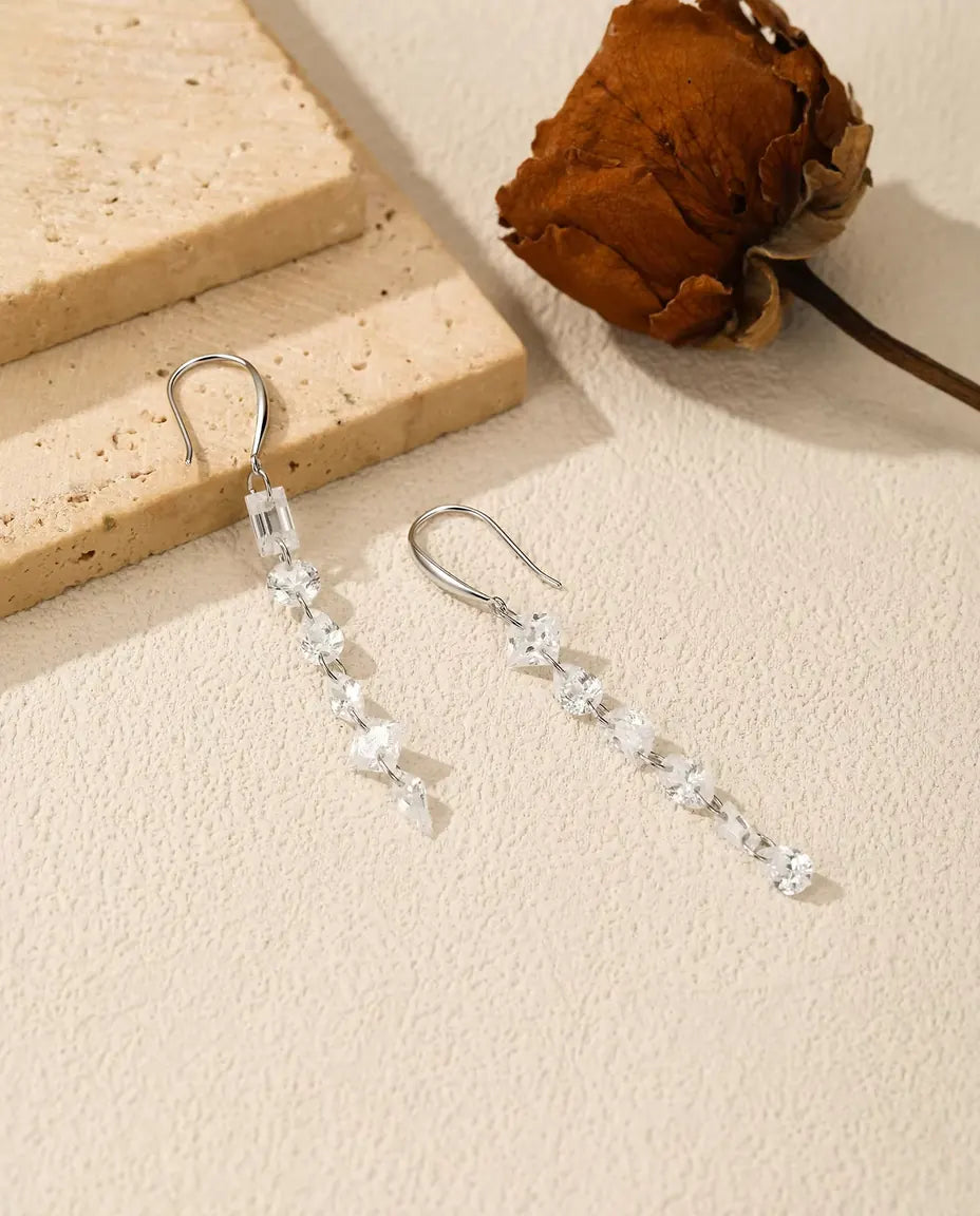 Pendientes de Circonita asimétricos – seis piedras por oreja en tallas mezcladas, en plata de ley 925