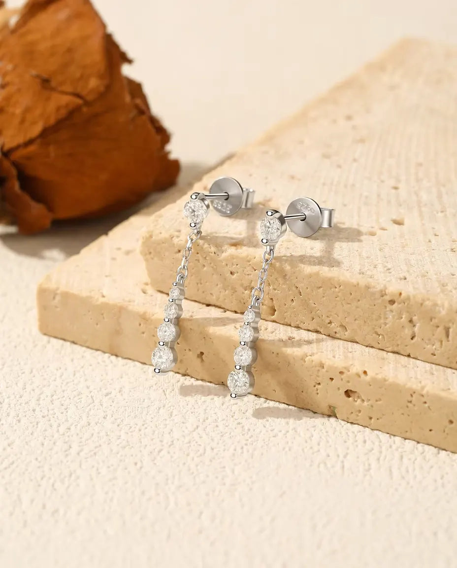 Pendientes de Moissanita en cadena – diez piedras color D en degradado de 1,5 a 3 mm, en plata de ley 925
