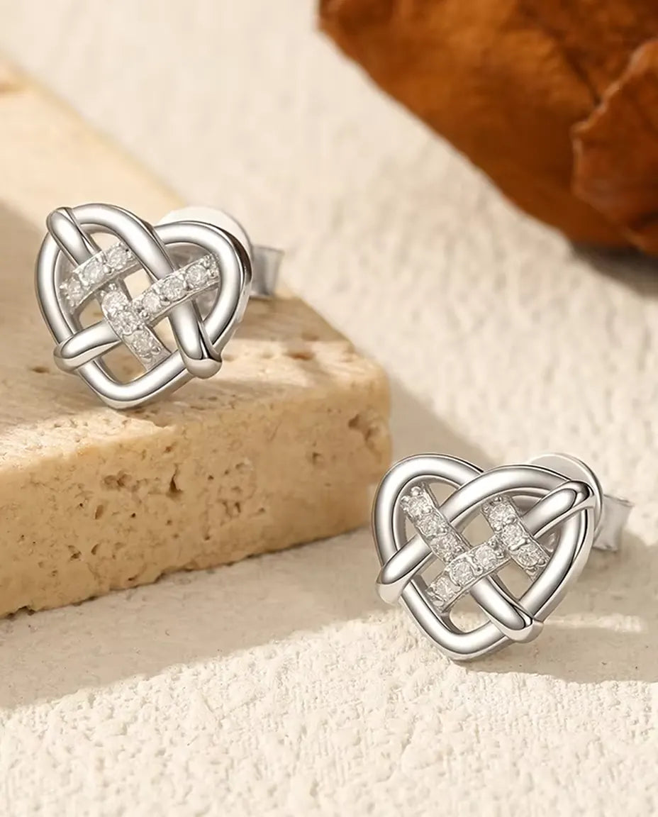 Pendientes de Botón Nudo Celta Corazón – 18 moissanitas color D, en plata de ley 925, 9 x 10 mm cada uno