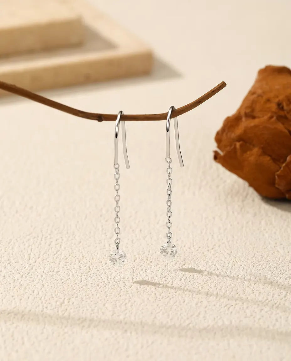 Pendientes Pasantes de Moissanita - piedras de 0,30 ct y 4 mm en cadena fina de 35 mm, plata de ley 925