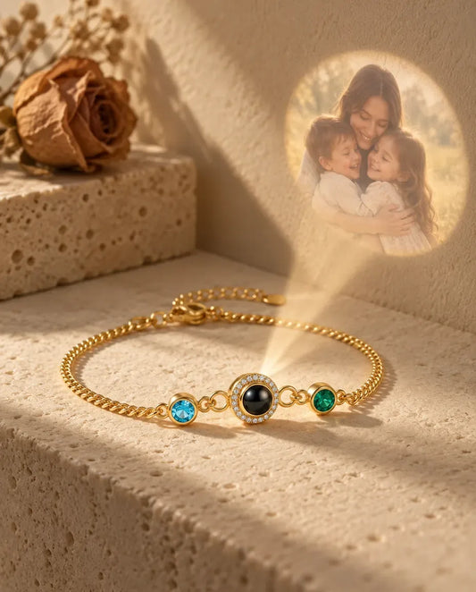 Pulsera con foto dentro y dos piedras de nacimiento - proyecta la foto oculta en la pared