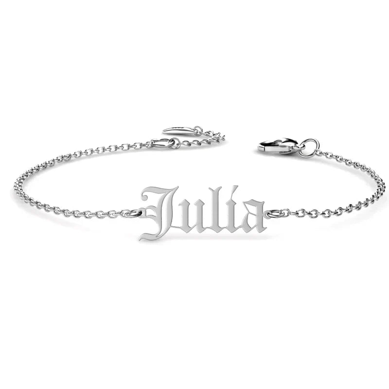 Pulsera con nombre grabado – letra gótica Old English en plata de ley 925, regalo para ella y para mamá
