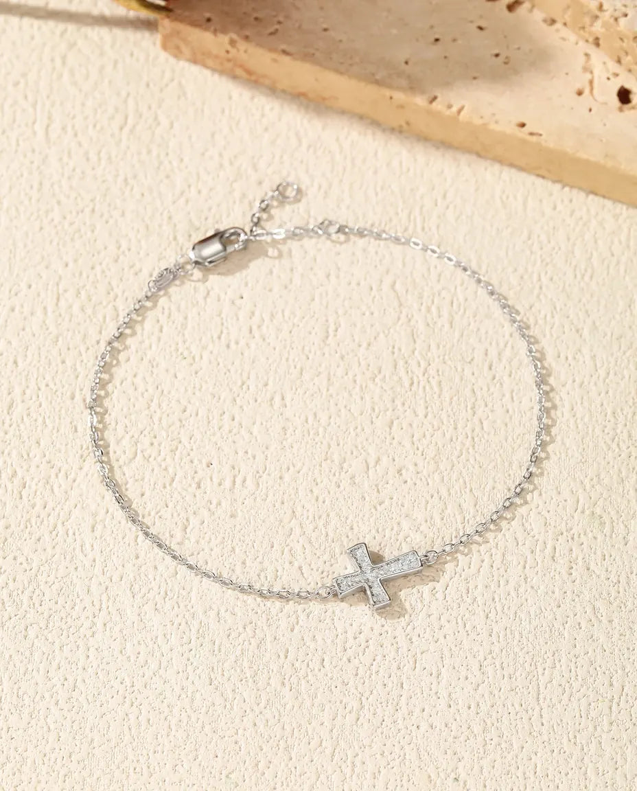 Pulsera cruz de Moissanita – cruz en pavé con piedras color D sobre cadena forzada de plata de ley 925
