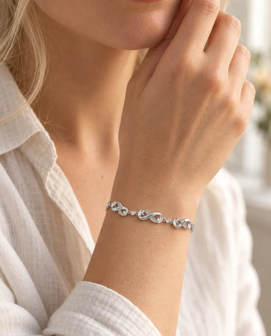 Pulsera Infinito Personalizada con 1 a 5 Nombres - Charms Infinito Grabados con Circonitas, Regalo para Familia o Mamá, Plateada