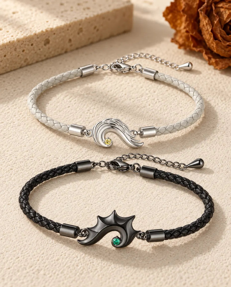 Pulseras de pareja con nombre - pareja a juego sobre una superficie