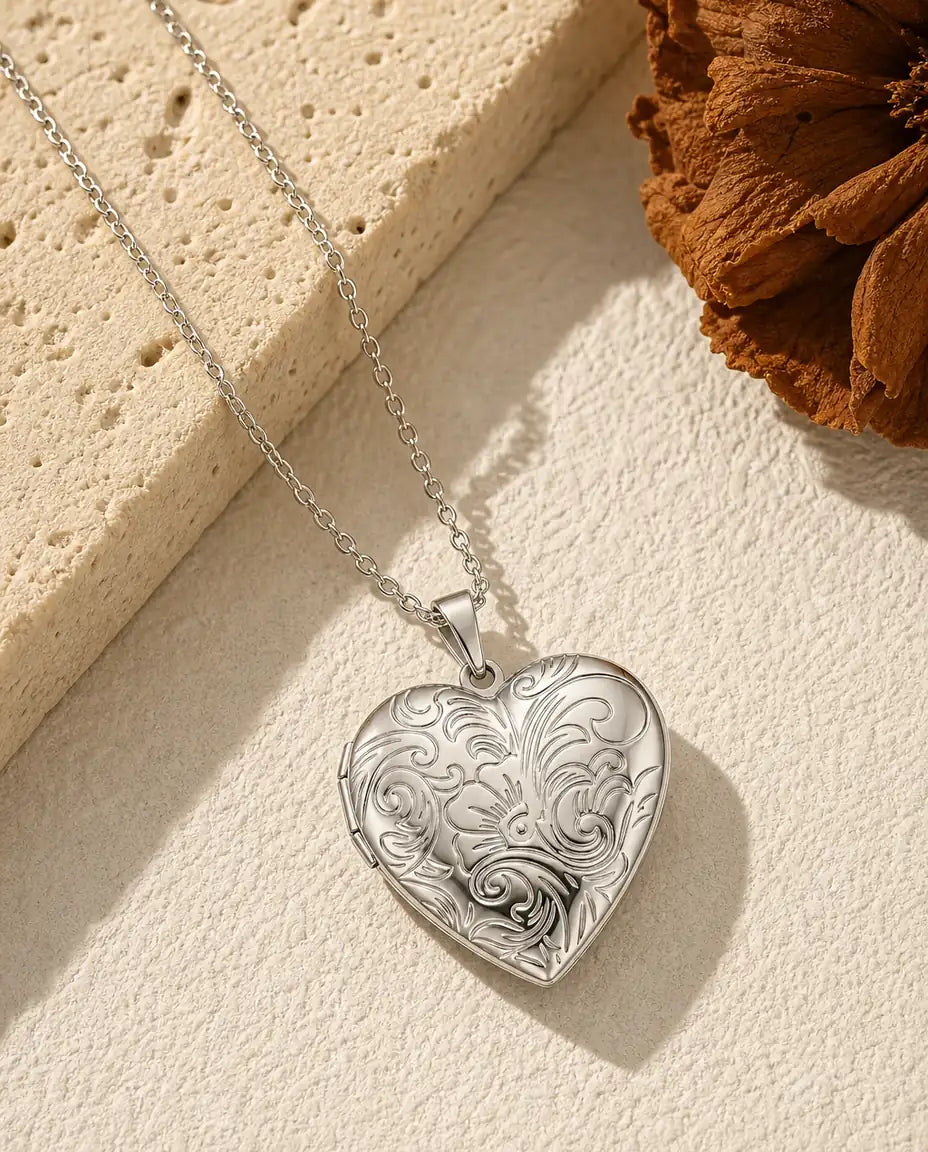 Relicario de Corazón con Foto – Se Abre con 2 Fotos, Relieve Floral, Plateado o Dorado, Regalo para Mamá