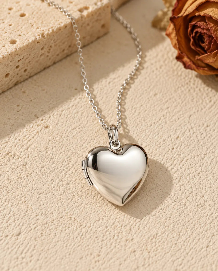 Relicario de corazón con foto - vista frontal en plata