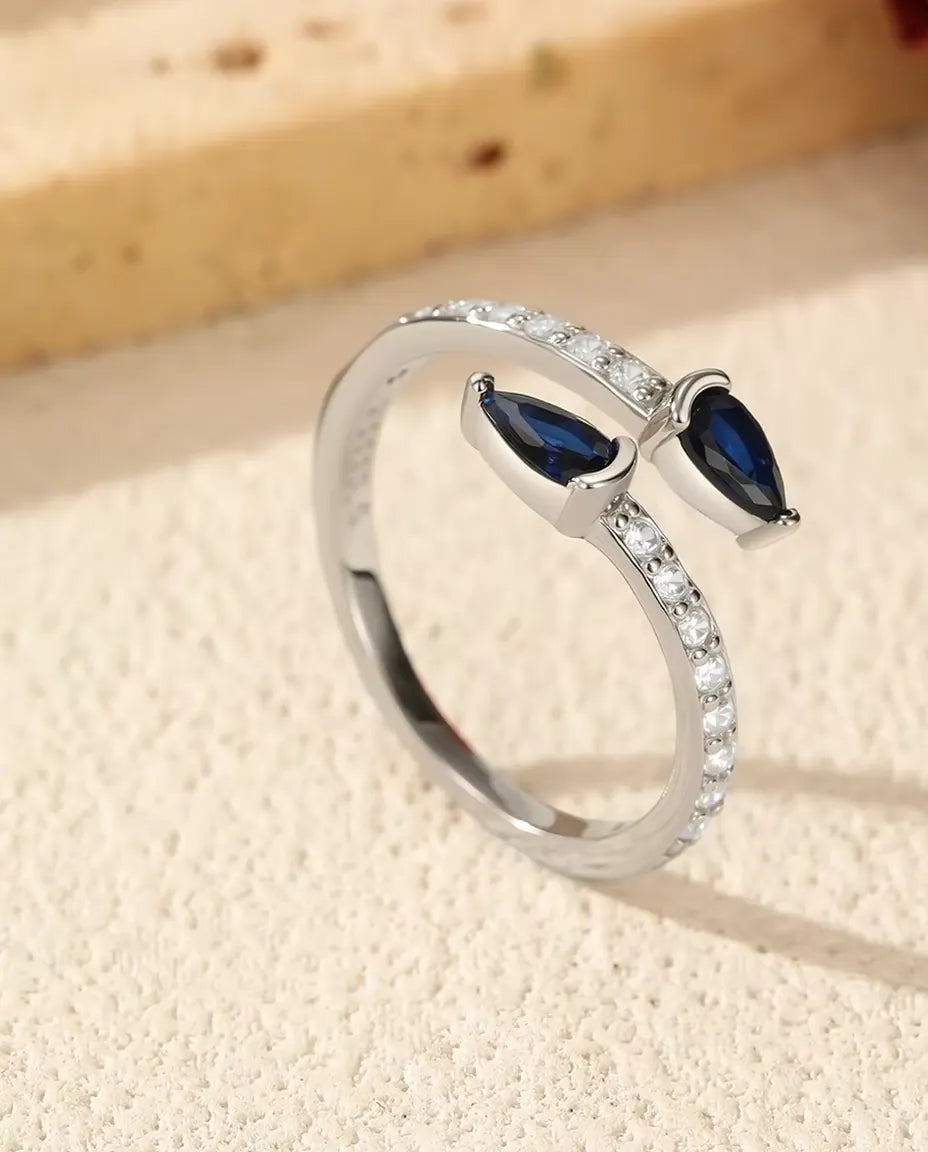 Anillo Abierto de Gotas Azules - dos piedras talla pera sobre aro de pavé abierto, plata 925, ajustable