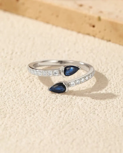 Anillo Abierto de Gotas Azules - dos piedras talla pera sobre aro de pavé abierto, plata 925, ajustable
