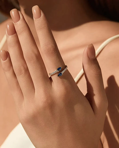 Anillo Abierto de Gotas Azules - dos piedras talla pera sobre aro de pavé abierto, plata 925, ajustable
