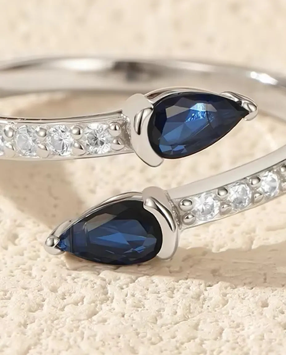 Anillo Abierto de Gotas Azules - dos piedras talla pera sobre aro de pavé abierto, plata 925, ajustable