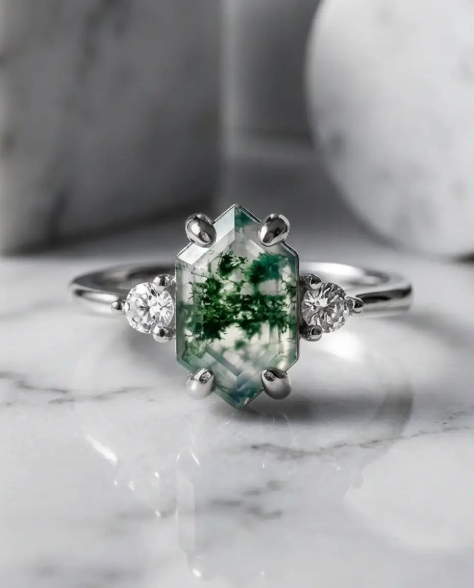 Anillo de ágata musgosa hexagonal – trilogía con circonitas y aro abierto ajustable, en plata, oro u oro rosa