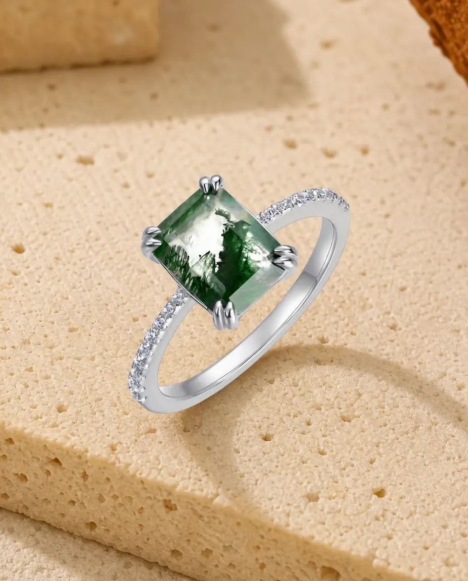 Anillo de ágata musgosa – talla esmeralda con hombros en pavé, plata de ley 925, para una pedida distinta