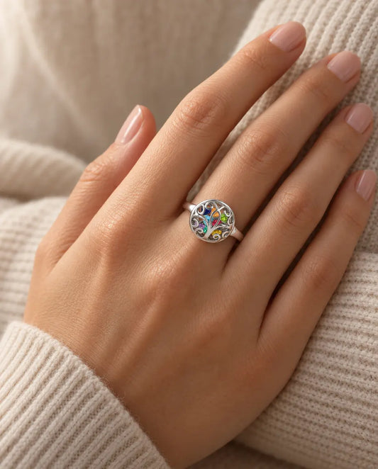 Anillo Árbol de la Vida con 9 Piedras de Nacimiento Personalizado - grabado interior - llevado en la mano