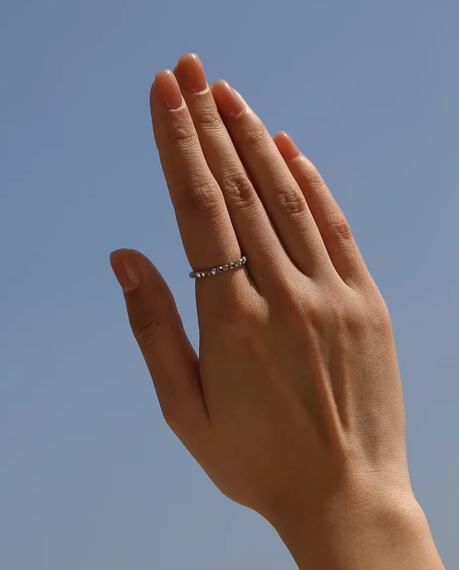 Anillo de Bolas Facetadas Ajustable - banda de bolas de 2,5 mm, tallas US 6 a 9, plata de ley 925 maciza
