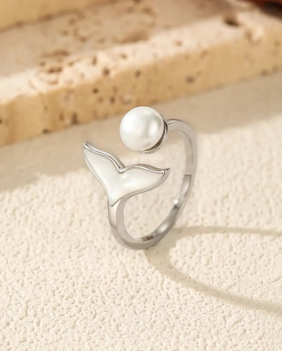 Anillo Cola de Ballena con Perla - aro abierto y ajustable con aleta blanca, plata de ley 925