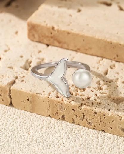 Anillo Cola de Ballena con Perla - aro abierto y ajustable con aleta blanca, plata de ley 925