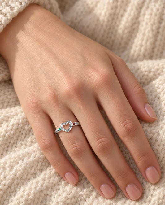 Anillo de Piedras de Nacimiento Personalizado con 2, 4 o 6 Nombres - anillo familiar apilable de corazón abierto con nombres grabados y piedras simuladas, rodiado