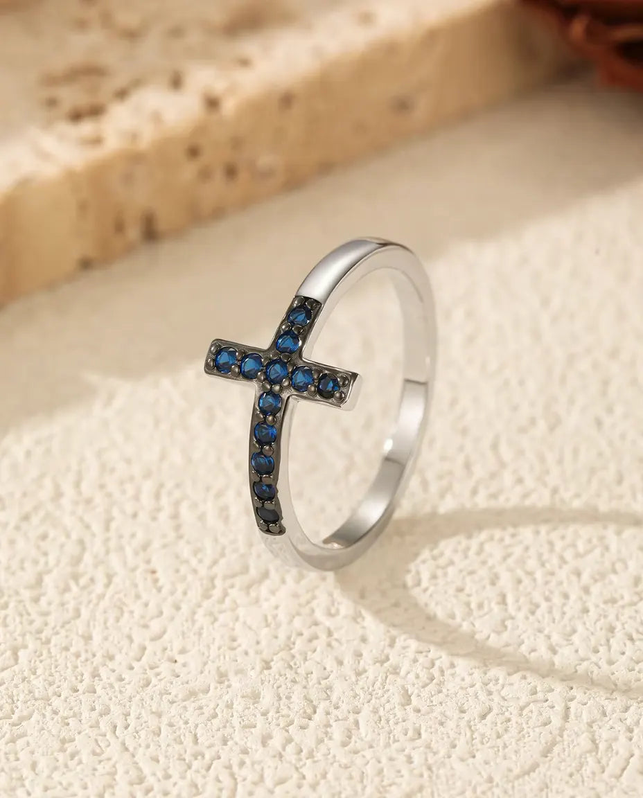 Anillo Cruz Horizontal - circonitas azules en pavé sobre aro de 2 mm, tallas 5 a 9, plata de ley 925