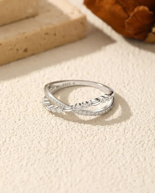 Anillo cruzado con moissanita - banda pavé y cordón trenzado entrelazados, 28 piedras en plata 925, tallas US 5 a 9