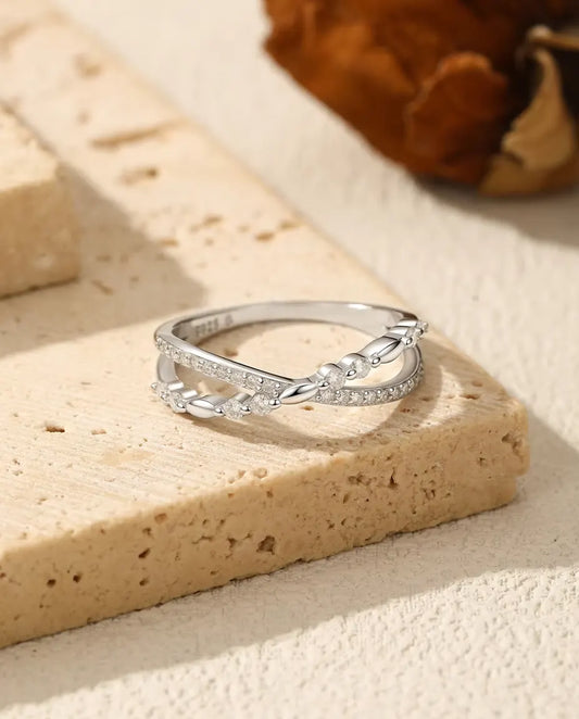 Anillo cruzado con moissanita - banda pavé y cordón trenzado entrelazados, 28 piedras en plata 925, tallas US 5 a 9