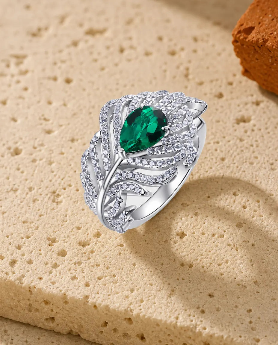 Anillo cóctel de esmeralda ovalada creada en laboratorio – alas de plumas en pavé, plata de ley 925