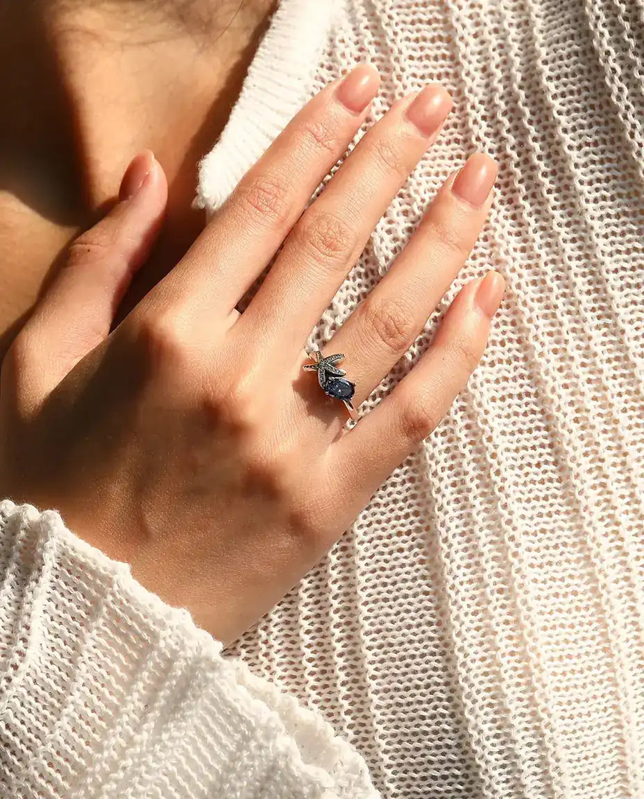 Anillo Estrella de Mar - circonita violeta ovalada de 5 x 7 mm y estrella en pavé, tallas 5 a 9, plata de ley 925