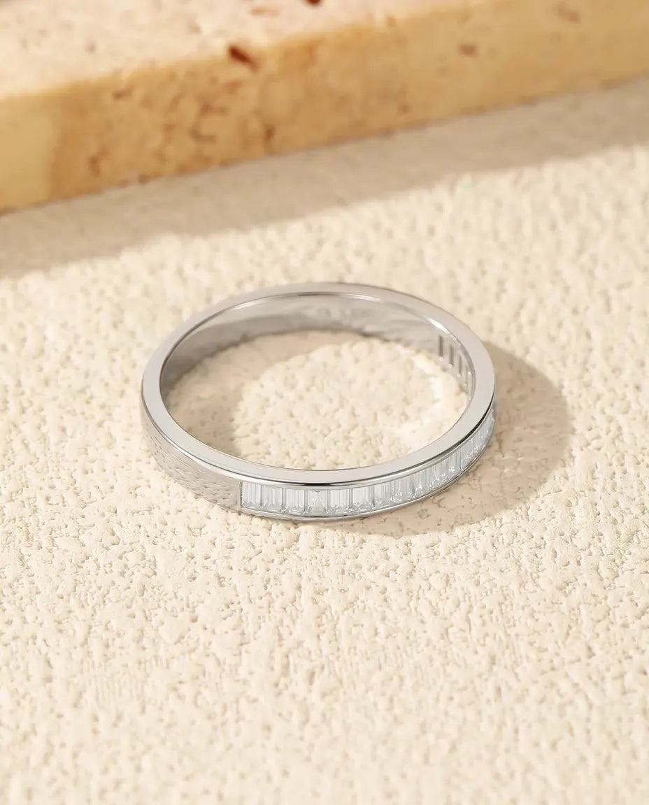 Anillo de eternidad de moissanita – 21 piedras talla baguette en engaste carril, plata de ley 925