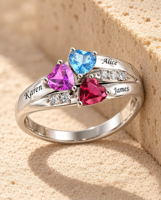 Anillo de Piedras de Nacimiento Personalizado con 3 Nombres - tres corazones para mamá - en plata de ley